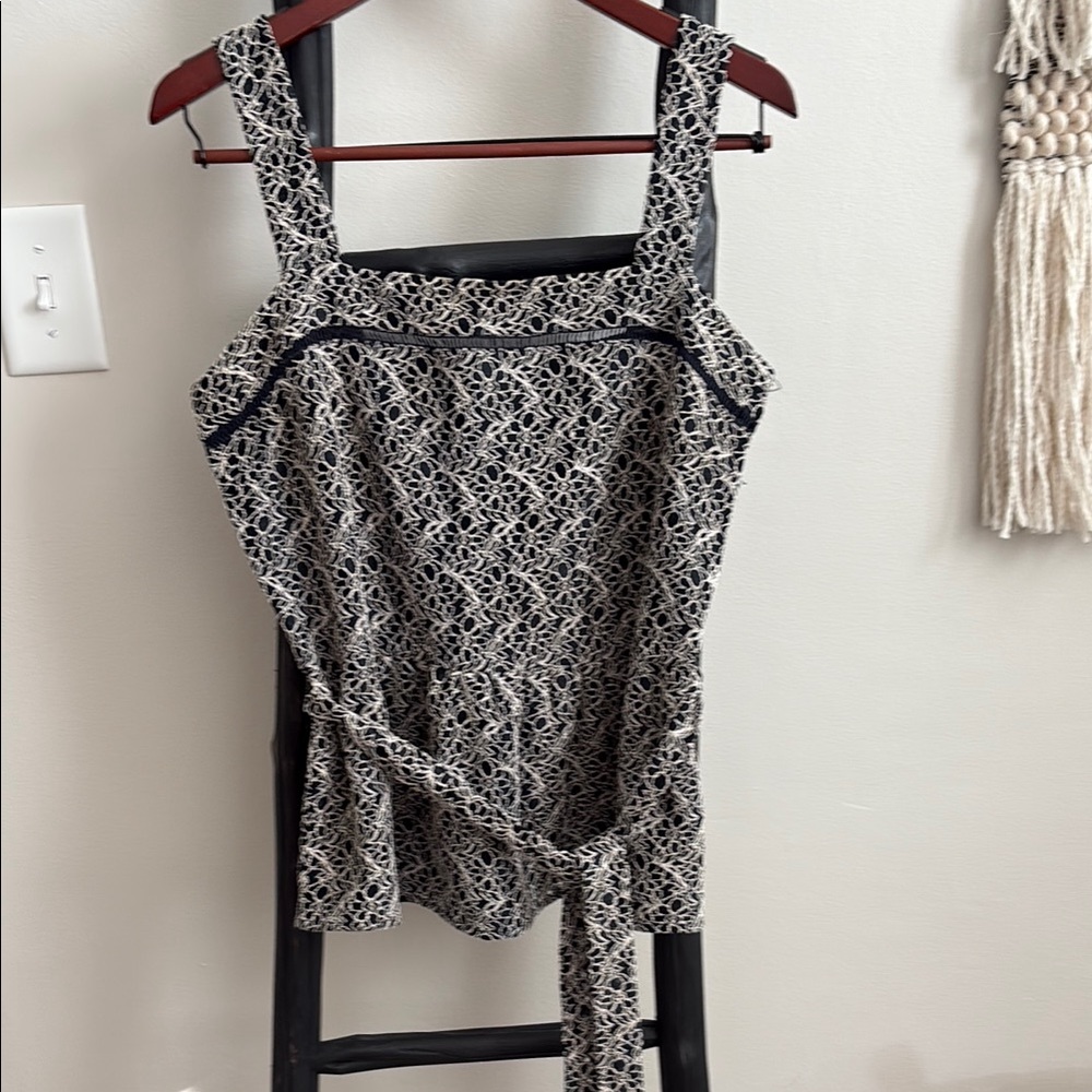 Banana Republic Black and Cream Square-Neck Tank Top. Size M